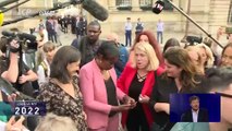Regardez les députées de la Nupes improviser quelques pas de danse devant le Palais Bourbon lors de leur arrivée ce matin - VIDEO