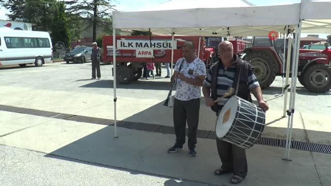 Eskişehir'de yılın ilk arpası borsada: Yarım ton arpa açık arttırma ile 30 bin liraya satıldı