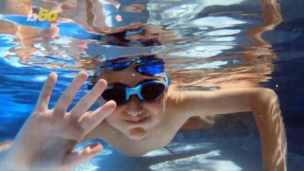 Your Kid's Swimsuit Color Is a Really Important When It Comes To Water Safety