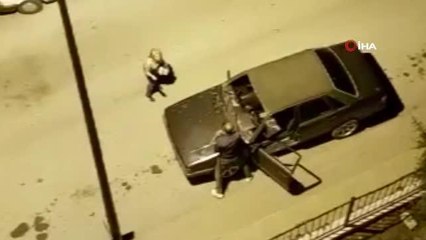 Son dakika haberi... Ankara'da araca taşlı ve sopalı saldırı kamerada