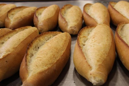 Türkiye Fırıncılar Federasyonu Başkanı: Ülke genelinde ekmeğin kilogram fiyatı 20 liradan satılmaktadır