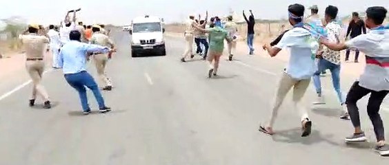 Video: केन्द्रीय मंत्री को दिखाए काले झंडे, काफिला रोकने का किया प्रयास