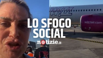 WizzAir cancella volo all’ultimo momento, lo sfogo di Simona Ventura sui social: “Bloccati in 300”