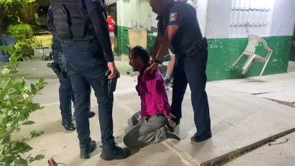 Policías de Guadalajara detuvieron a a un sujeto que estrangulaba una mujer