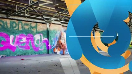 Policía salva a abuelita de ser aplastada por el tren