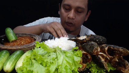 Mukbang pecel lele super pedas
