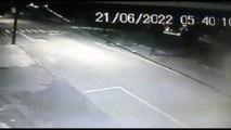 Vídeo mostra ladrão cortando fios de poste no Parque São Paulo