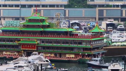 شاهد: المطعم العائم الشهير في هونغ كونغ "جامبو" يغرق في بحر الصين