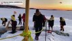 شاهد: فريق مهمة أنتاركتيكا الأسترالي يغطس في الجليد احتفالا بمنتصف الشتاء