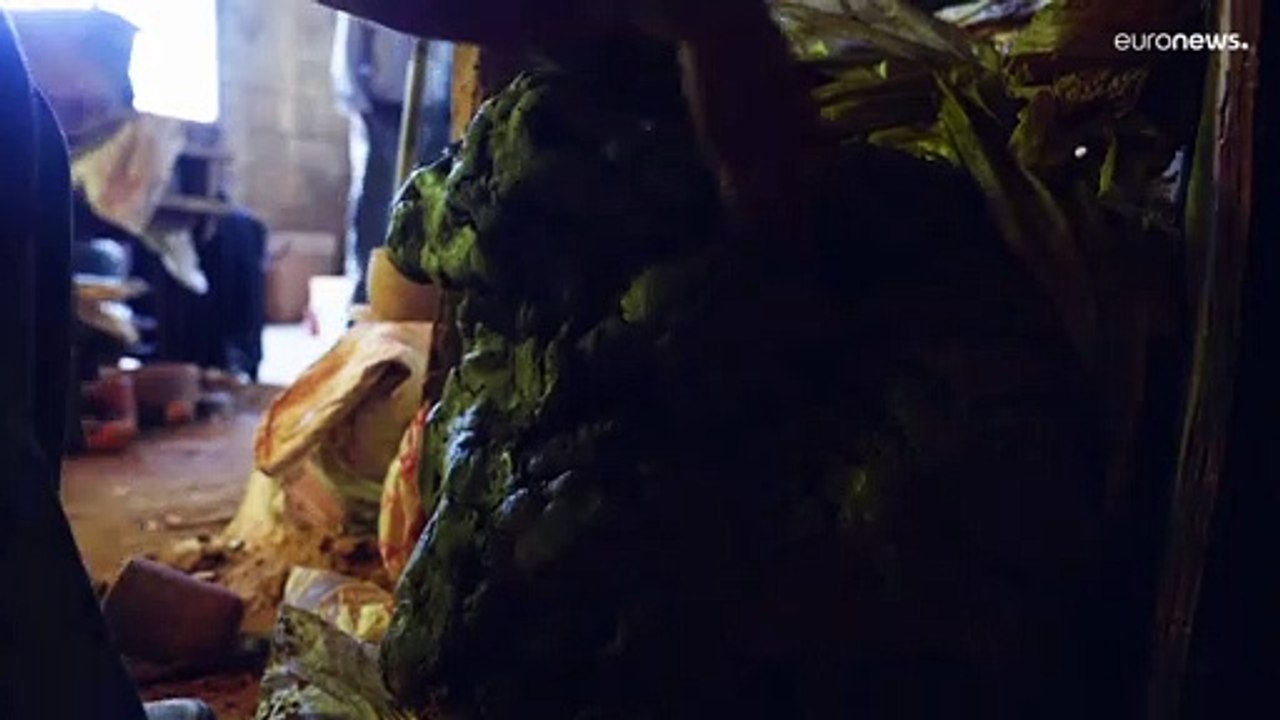 شاهد: صانع فخار لبناني يكافح للحفاظ على الحرف ا...