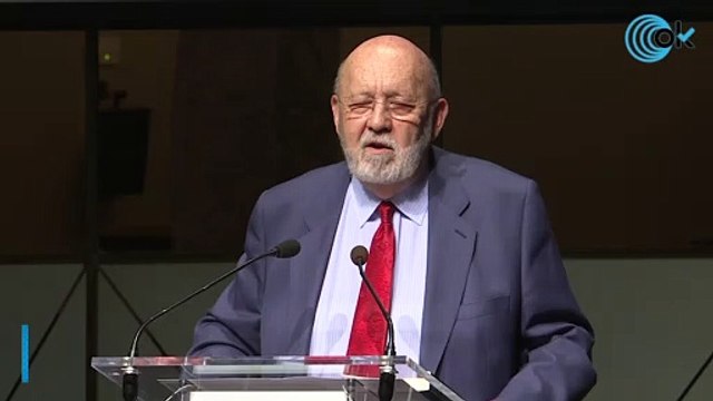 El jefe del CIS Tezanos presenta su libro de elogios a Sánchez: Superará el 29% en las generales