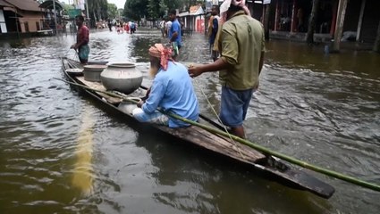 Télécharger la video: Torrential flooding turns deadly in India