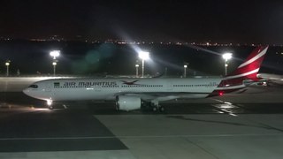 Air Mauritius A330-941 Landing At Cape Town International Airport