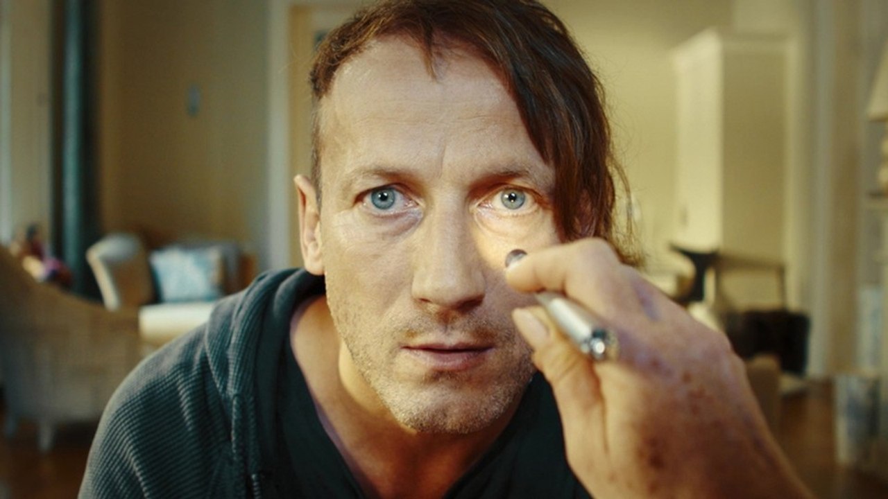 Happy Burnout - Trailer zur Komödie mit Wotan Wilke Möhring als Alt-Punker