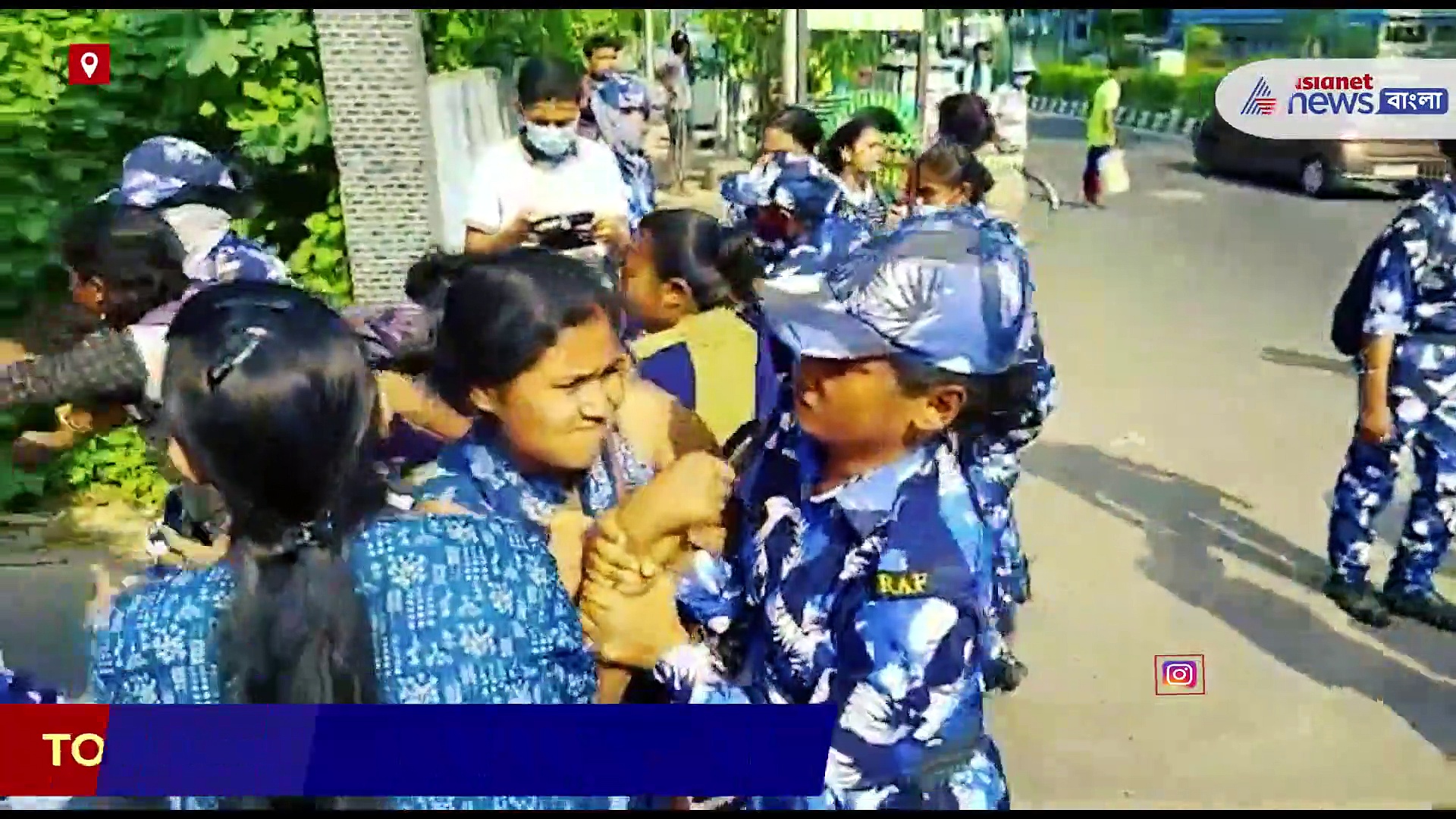 'চাকরি চাই চাকরি চাই', চাকুরিপ্রার্থী নার্সদের চিৎকারে থরহরি কম্প স্বাস্থ্যভবনে, পুলিশের সঙ্গে ধুন্ধুমার 