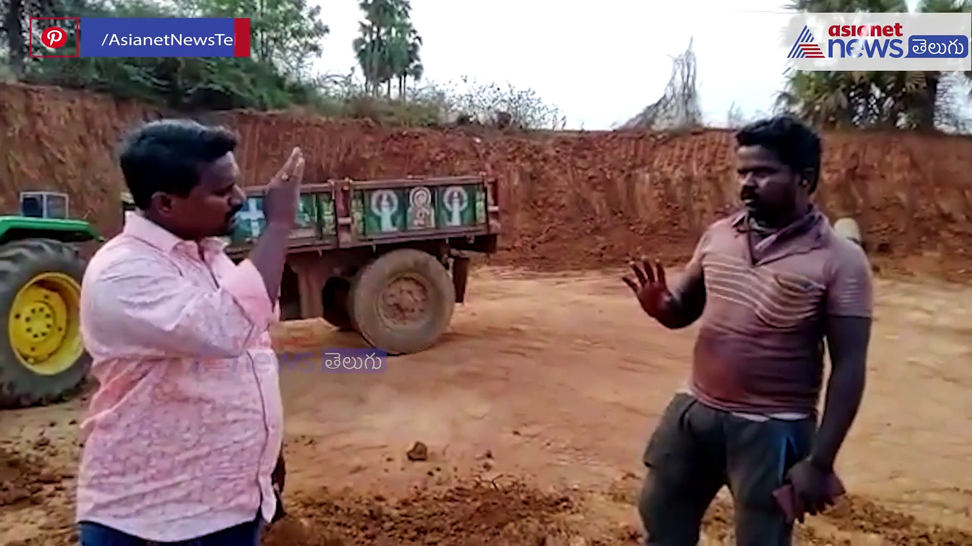 అంతు చూస్తామంటూ రెవెన్యూ సిబ్బందికి బెదిరిస్తూ... గన్నవరంలో రెచ్చిపోయిన మట్టి మాఫియా 
