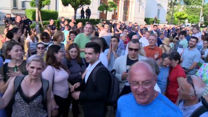 Parlamento búlgaro vota moção de censura contra o governo