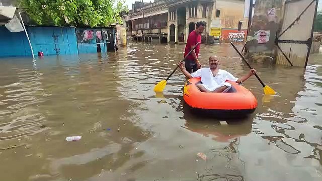 प्री मानसून ऐसा बरसा की रेगीस्तान में भी चल गई नाव