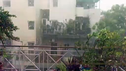 Heavy rain and strong winds lash Delhi; Jama Masjid suffers damage