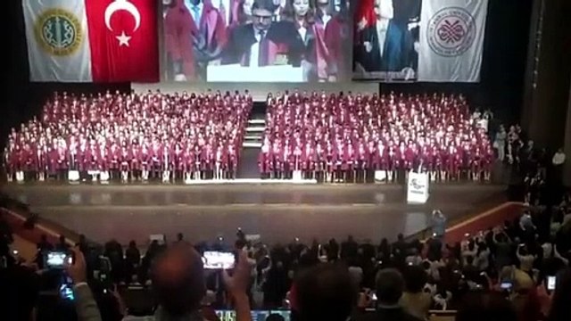 Çapa Tıp Fakültesi mezuniyet töreninde Hipokrat Yemini sansürlendi