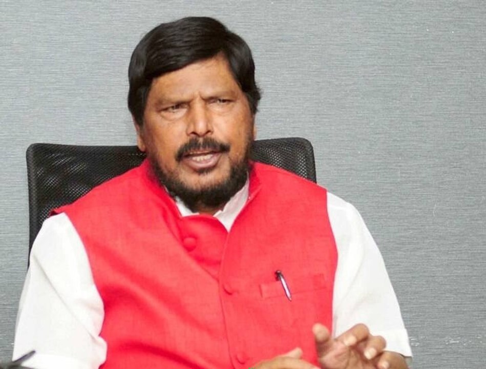 शिंदे ने उद्धव के सारे धंधे बंद कर दिए हैं, शिंदे बाला साहब ठाकरे के हैं सच्चे बंदे : रामदास आठवले