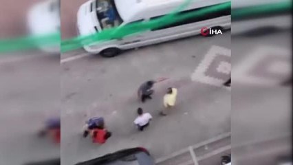 Esenyurt'ta çalıntı arabayla polisten kaçtı, ortalığı savaş alanına çevirdi