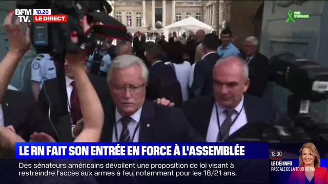 Regardez l’incident qui s’est produit ce matin devant l’Assemblée nationale lors de l’entrée de Marine Le Pen et des députés Rassemblement national - VIDEO