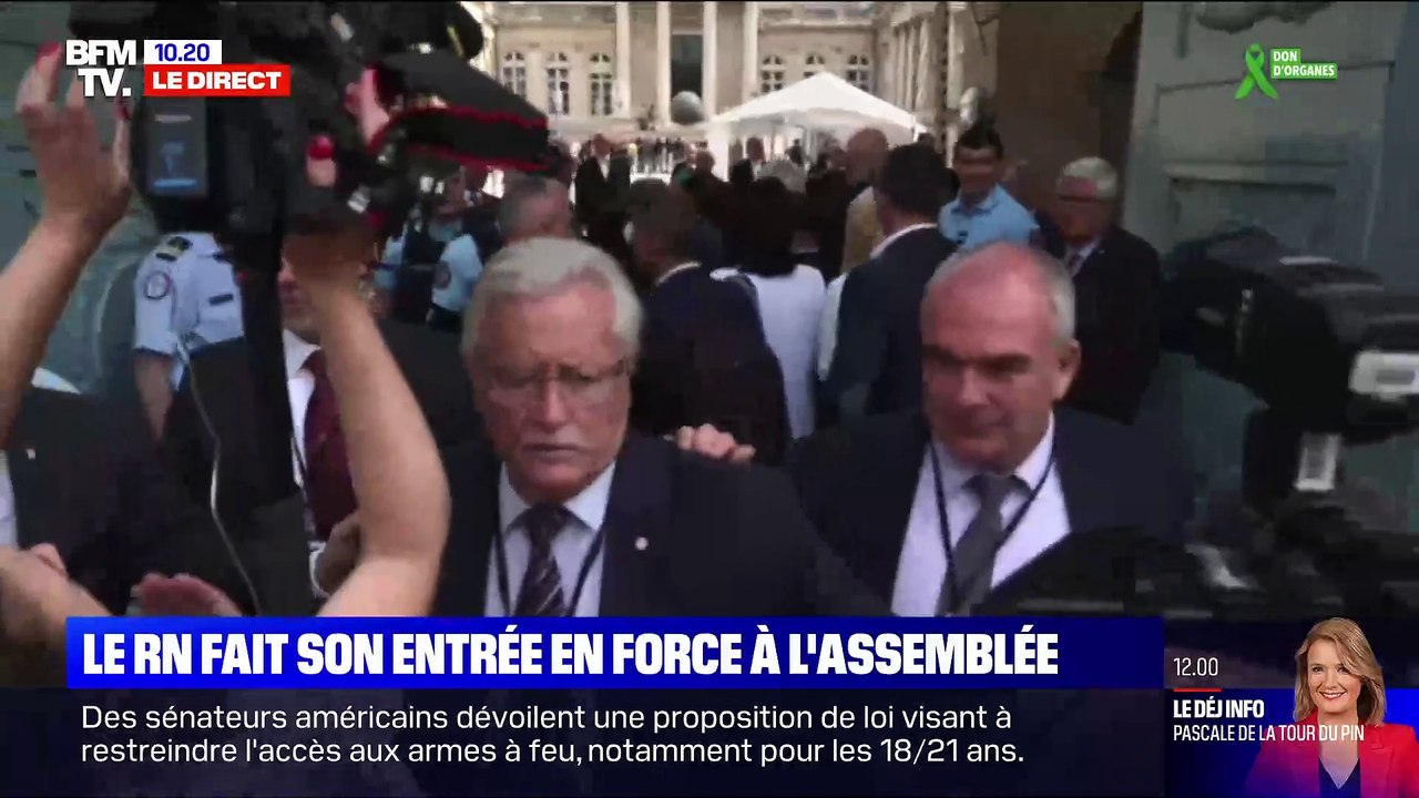 Regardez l’incident qui s’est produit ce matin devant l’Assemblée nationale lors de l’entrée de Marine Le Pen et des députés Rassemblement national - VIDEO
