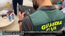 El momento en el que la Guardia Civil detiene a un presunto yihadista en Alicante
