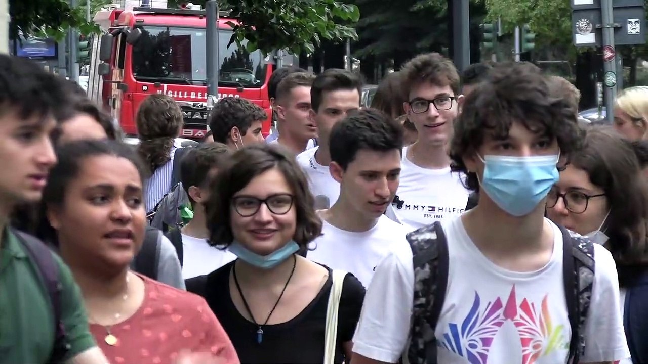Maturità 2022, torna la prova scritta e via l'obbligo di mascherina: "Finalmente la normalità"