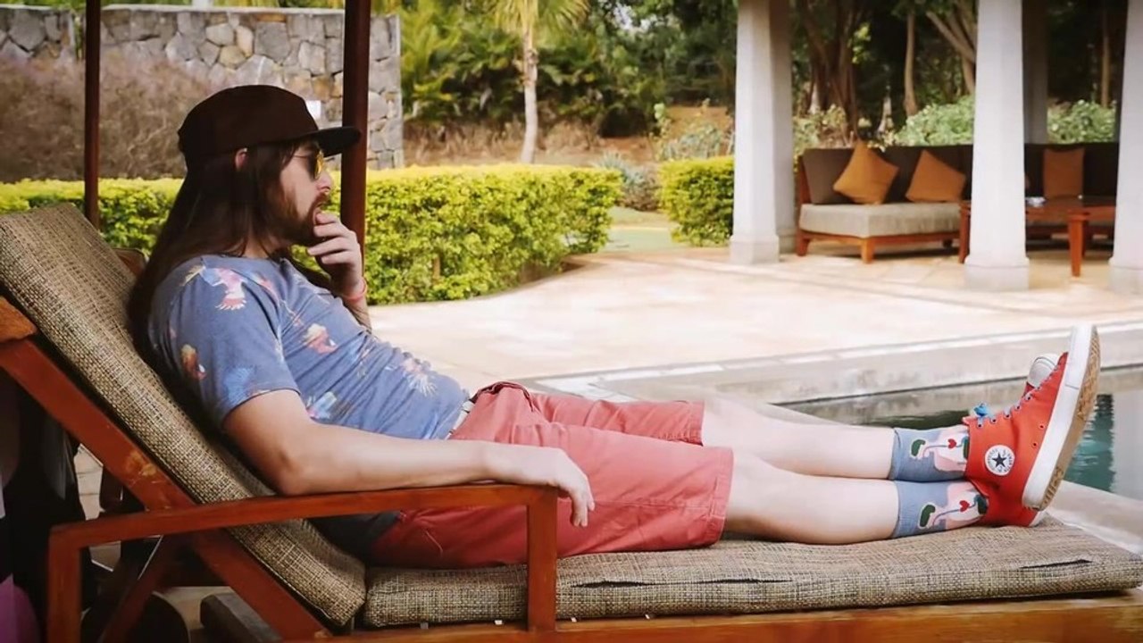 Game jam island - video: episode 1 der mauritius-exkursion der broforce-macher