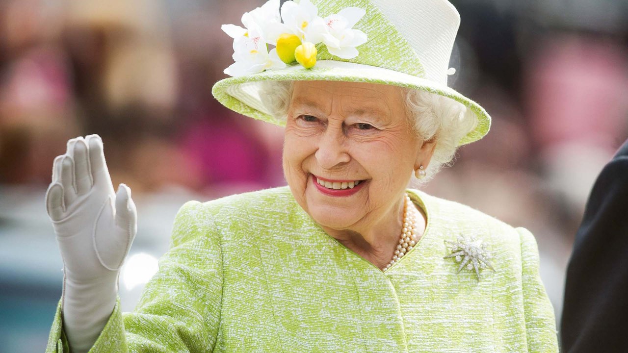 Neue Frisur! Queen Elizabeth II. überrascht mit jungem Look