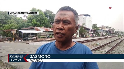 Detik-detik Kereta Api Seruduk Mobil di Jalan Ampera Medan