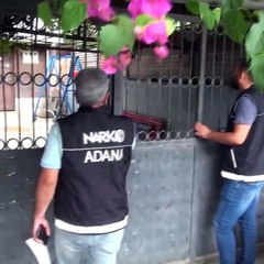 Uyuşturucu baskını yapan polisleri "belki de teröristsiniz" diyerek oyalamaya çalıştı