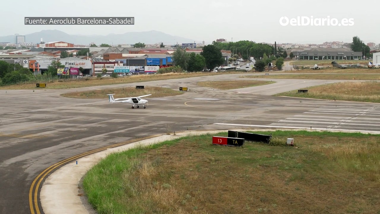 El Velis Eléctrico ha hecho su vuelo inaugural este miércoles desde el aeropuerto de Sabadell
