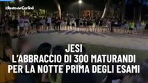 Jesi, il video dell'abbraccio di 300 maturandi per la Notte prima degli esami