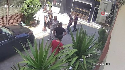 Önce bıçakladı, sonra yardımına koşup yarasına tampon yaptı... O anlar kamerada