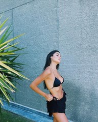 Hande Erçel, tatil sezonunu siyah bikinisiyle açtı! Pozlarını "Nerede kalmıştık?" diyerek paylaştı