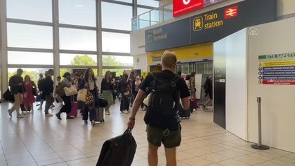 İngiltere'de demiryolu ve metro çalışanları son 30 yılın en büyük grevini başlattı