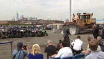 Un centenar de motos ilegales demolidas en Brooklyn
