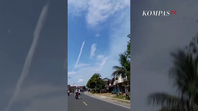 Hoaks Chemtrail Sebabkan Sakit Mata Di Blora Jawa Tengah - NEWS OR HOAX