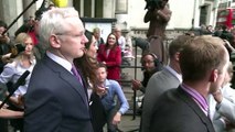 Sindicatos de jornalistas pedem libertação de Assange