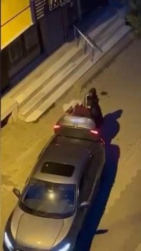 Evden çaldıkları çelik kasayı arabaya yükleyip böyle kaçtılar