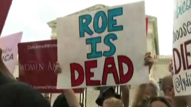 Corte Suprema Usa cancella aborto federale, Biden: tragico errore
