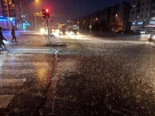 Bulvarlar dere gibi aktı, caddeler göle döndü