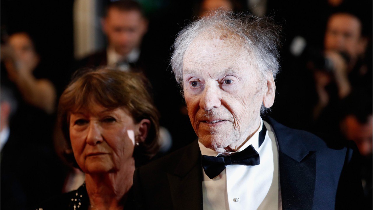 GALA VIDEO - Obsèques de Jean-Louis Trintignant : sa veuve Marianne Hoepfner et Nadine Trintignant soudées pour un dernier hommage