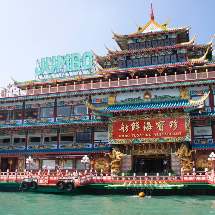 Hongkongs schwimmendes Riesenrestaurant kentert