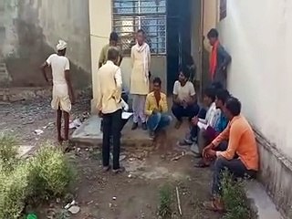 Video herunterladen: crime news: युवक का शव मिला, पोस्टमार्टम कर परिजनों को सौंपा-video