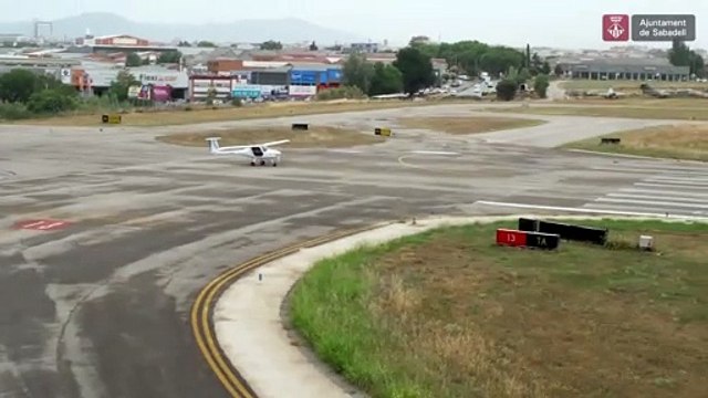 El primer avión eléctrico en España completa con éxito su primer vuelo en Sabadell