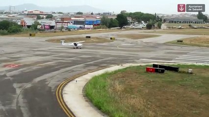 El primer avión eléctrico en España completa con éxito su primer vuelo en Sabadell